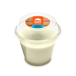 Fijnproevers eiwitverrijkte komkommer smoothie in transparante beker, geschikt voor IDDSI-niveaus 3 en 4.