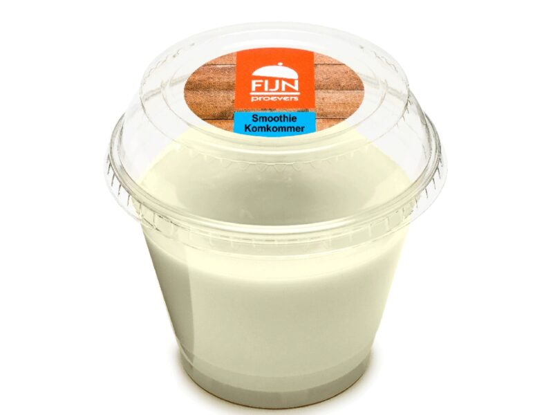 Fijnproevers eiwitverrijkte komkommer smoothie in transparante beker, geschikt voor IDDSI-niveaus 3 en 4.