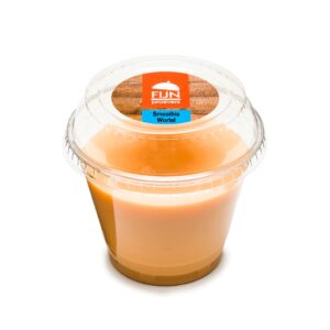 Fijnproevers eiwitverrijkte wortel smoothie in transparante beker, geschikt voor IDDSI-niveaus 3 en 4.