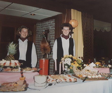 Yvonne en Miriam kookwedstrijd