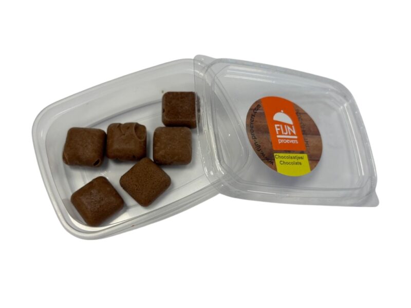 Ambachtelijke Fijnproevers chocolaatjes met unieke vorm en zachte structuur.